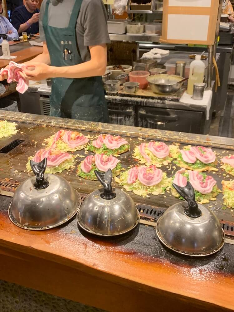 만들어지고 있는 오코노미야키