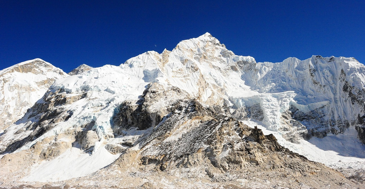 베이스캠프에서 본 에베레스트 전경