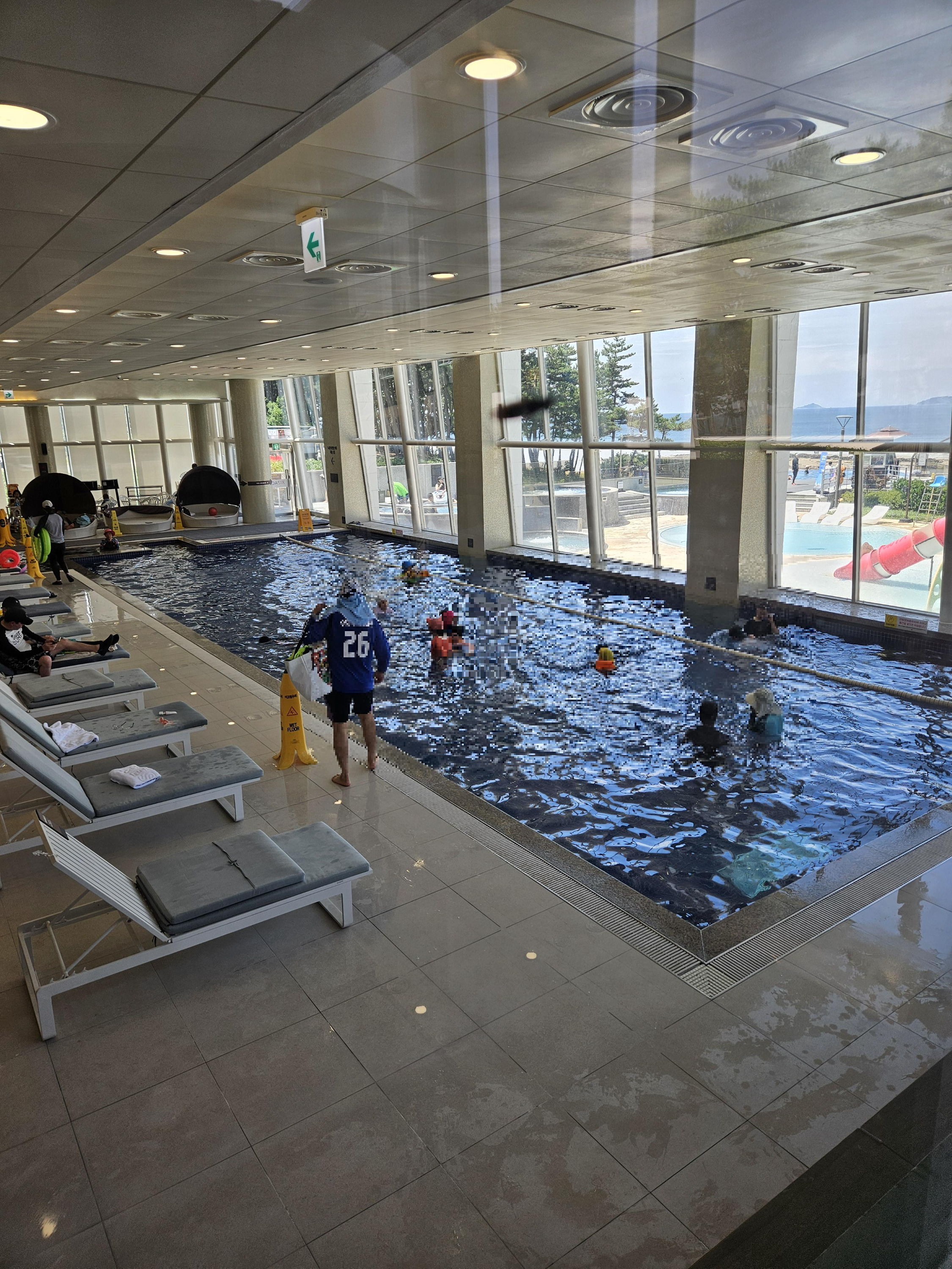 아일랜드 리솜 - 1층 수영장 - 실내풀