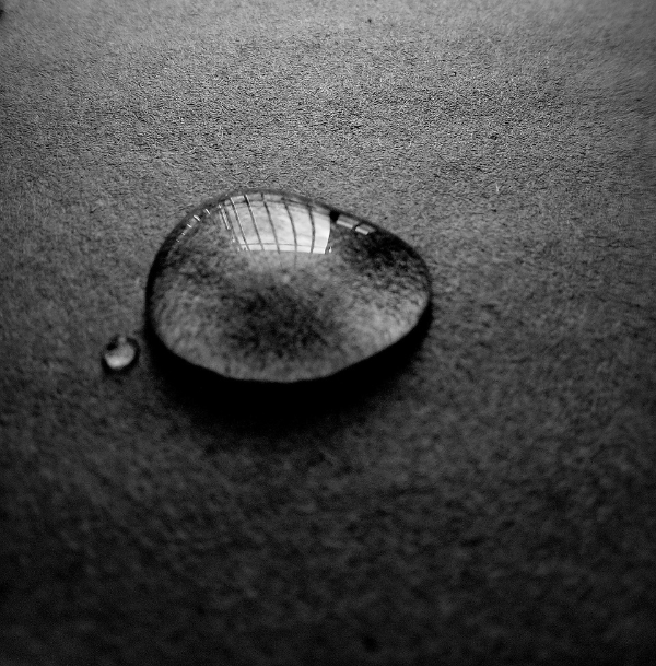 흘린 물방울 사진