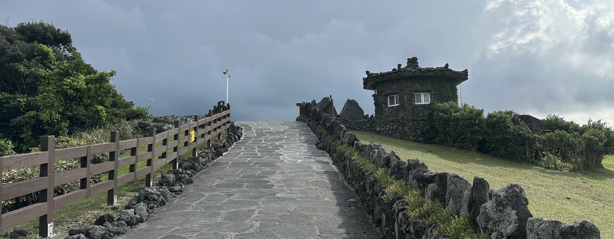 산굼부리 전망대 가는길