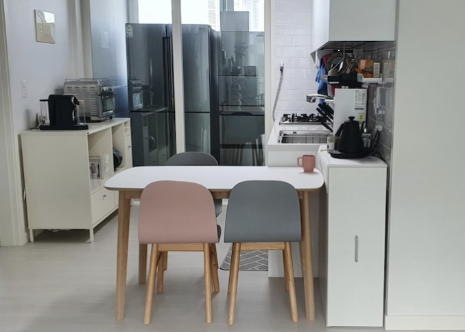 주방 틈새수납장 이미지