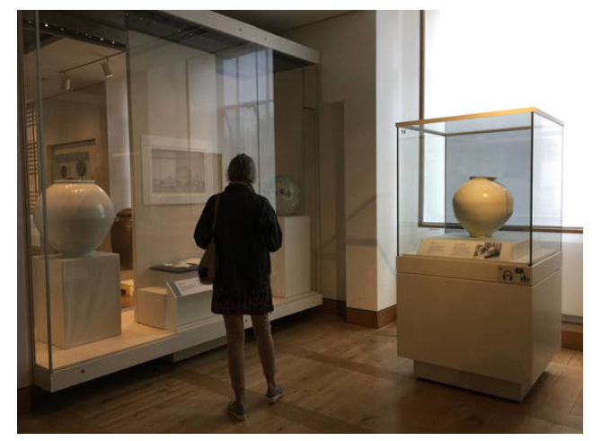 한국관 달항아리