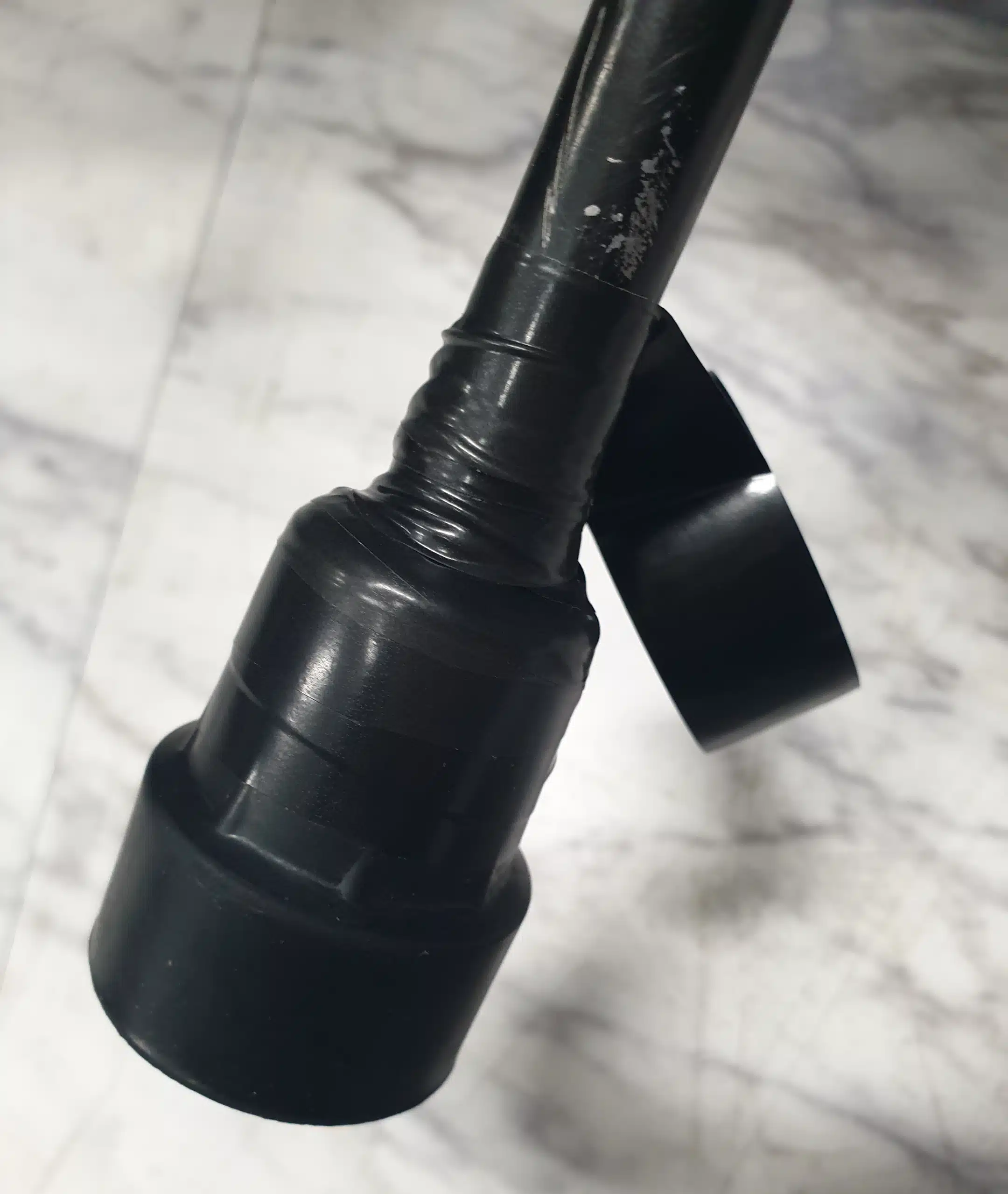 킥스탠드와 고무팁 연결부위 테이프로 감아주기