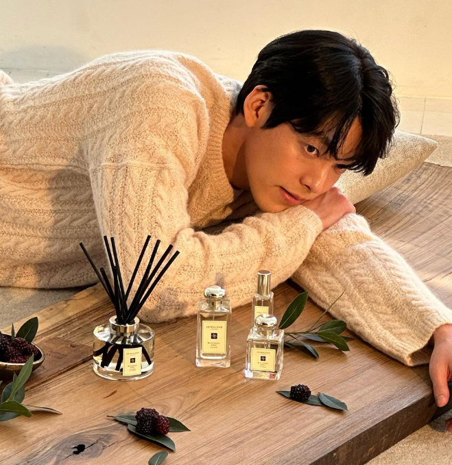 김우빈 프로필 작품활동 연애 신민아 결혼 투병 결별 드라마 영화 넥플릭스