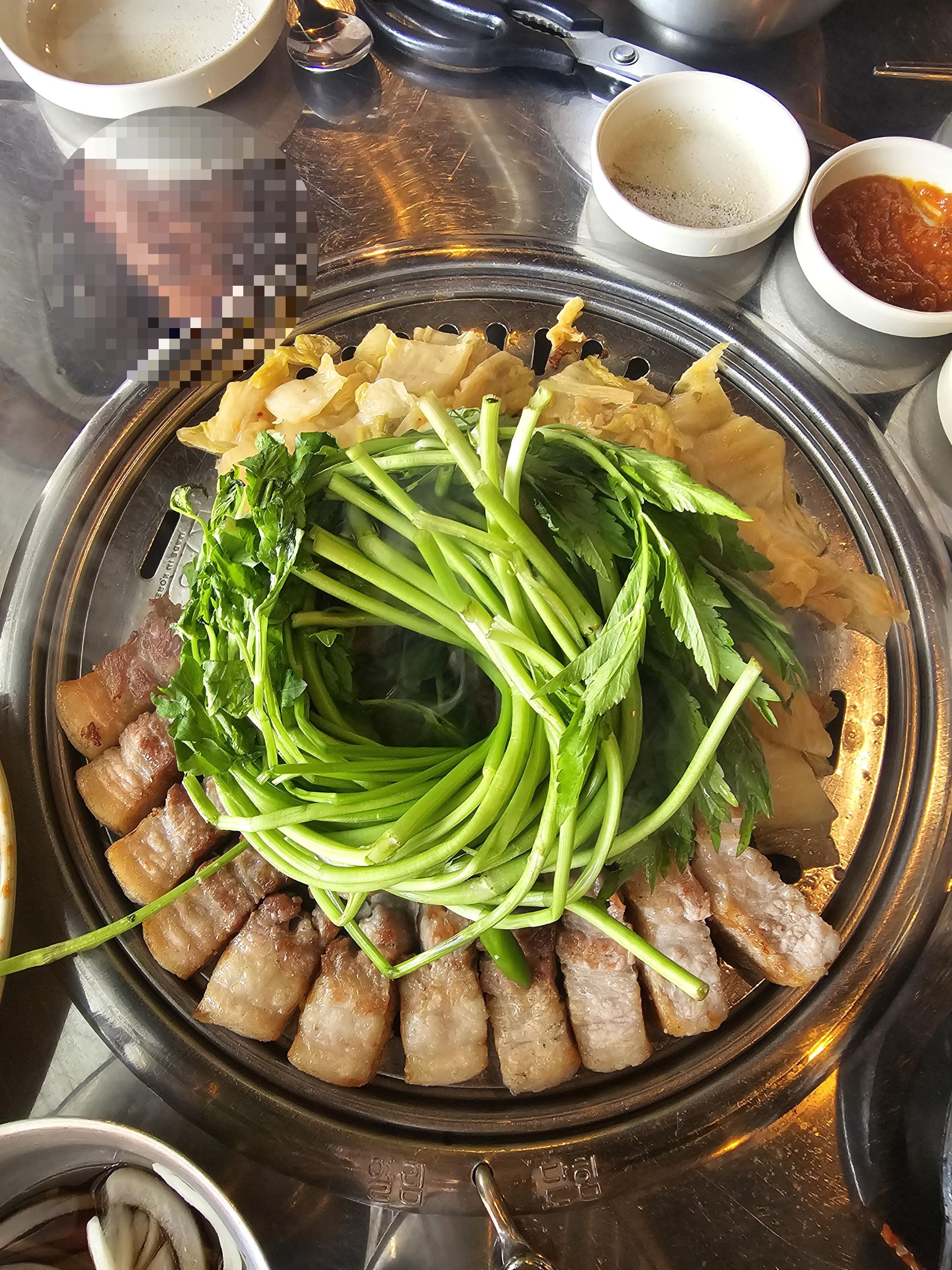 돈필살 고기한판 미나리삼겹살