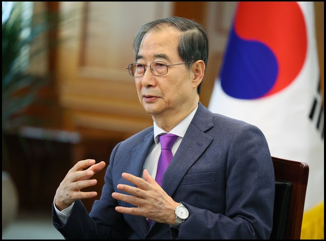 한덕수 대통령 권한대행의 모습