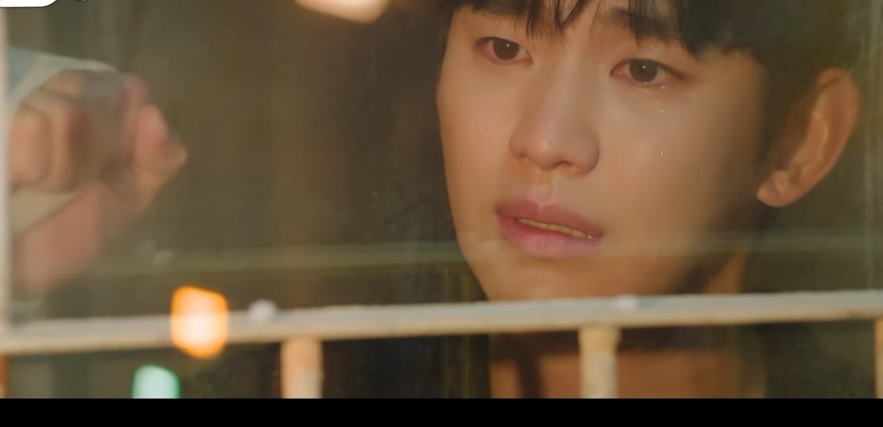 백현우 우는 사진