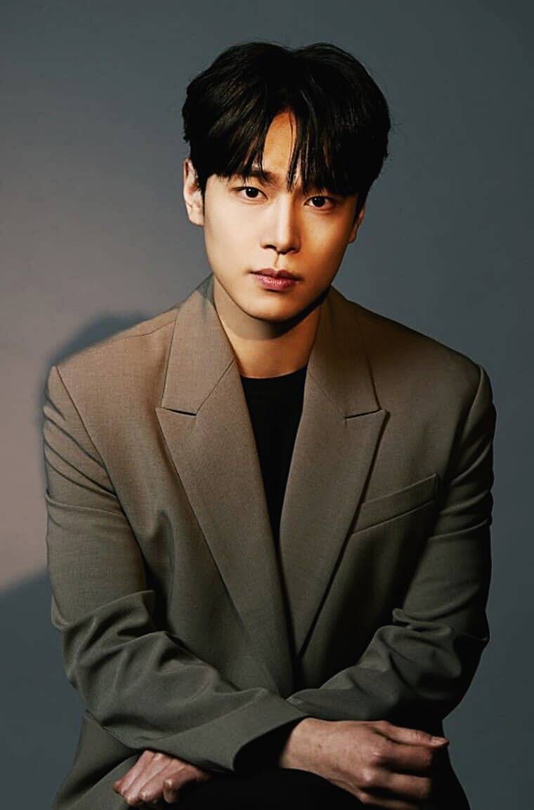 배우-강유석