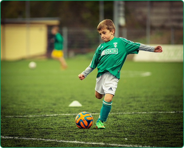 2023 AFC 아시안컵 본선 조 편성 아이 축구 차는 이미지