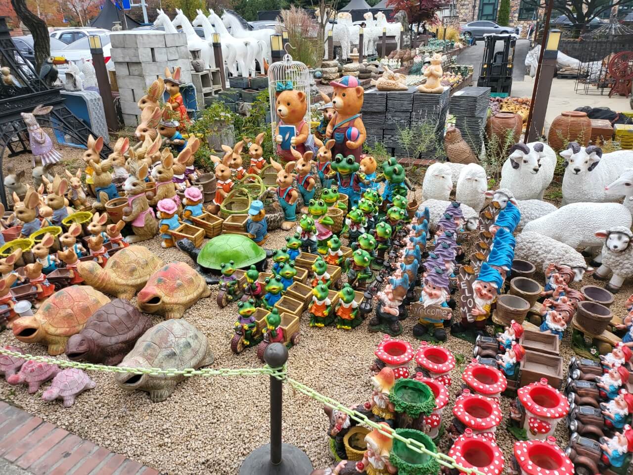 다양한 공예픔들, 그리고 조형물들