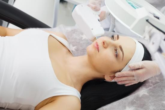 슈링크 유니버스 리프팅 &ndash; 진화한 HIFU 리프팅, 통증은 줄이고 효과는 업그레이드!