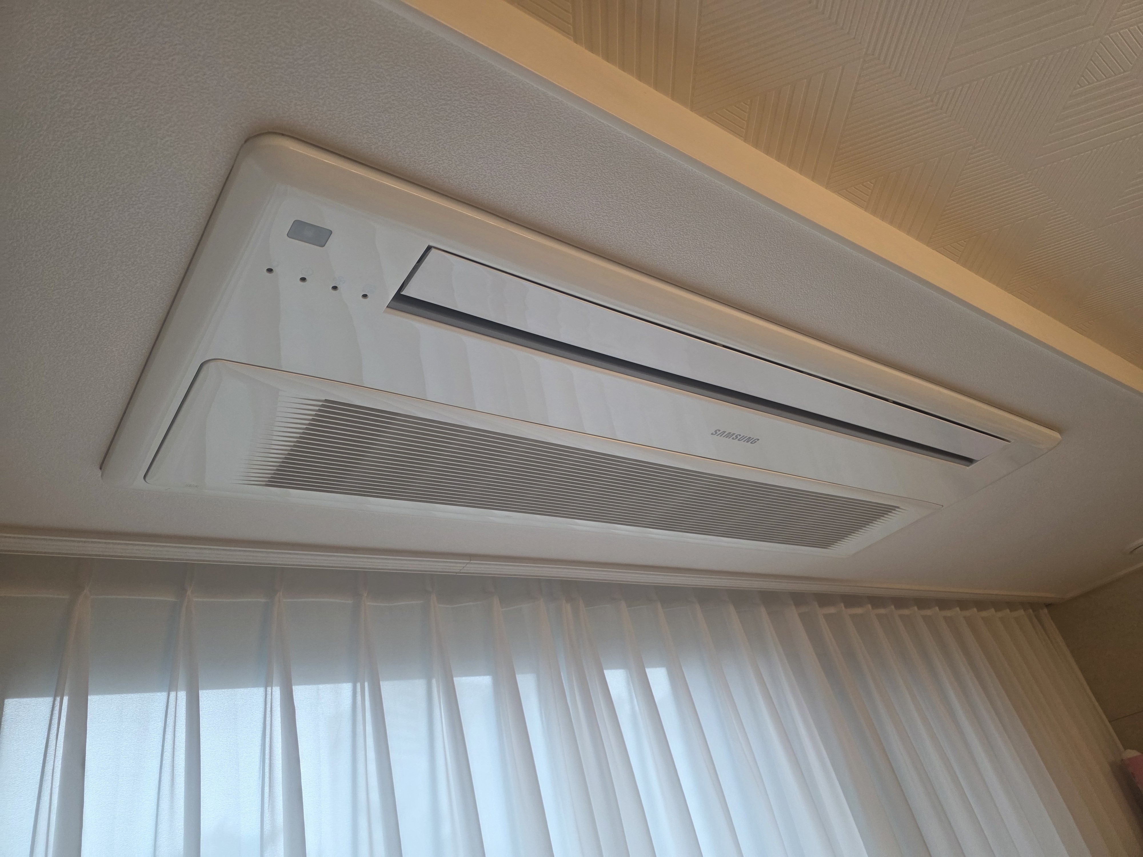 무타공 에어컨 바람막이 설치 후기(단점&amp;#44; 장점)