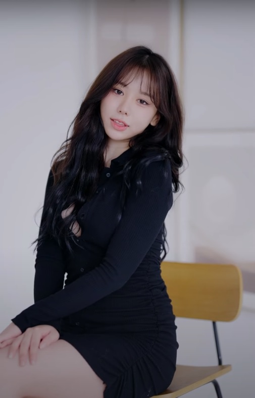 룩북 유튜버 쭈디 Judy 검은색 원피스