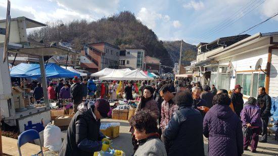 명호면 작은 재래장터가 열렸다