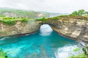 발리 브로큰 비치 Broken Beach 파도와 바람이 만든 천연 아치_19