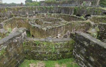 ① 인트라무로스(Intramuros) &ndash; 스페인 식민지 시대의 흔적