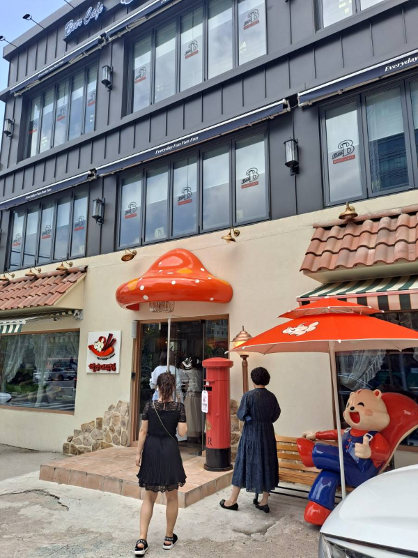 빨강다람쥐 매장 앞