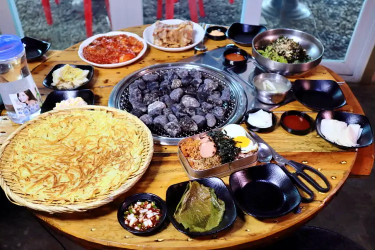 강촌에서 맛보는 이런 조합 봤나 춘천을 홀린 맥반석 숯불 문어 닭갈비 맛집 추천 생방송투데이 리얼맛집 오늘방송 소문의 맛집