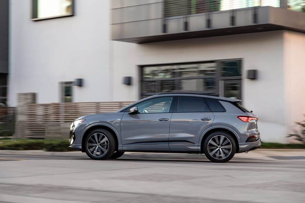 2025 아우디Q4E트론사진