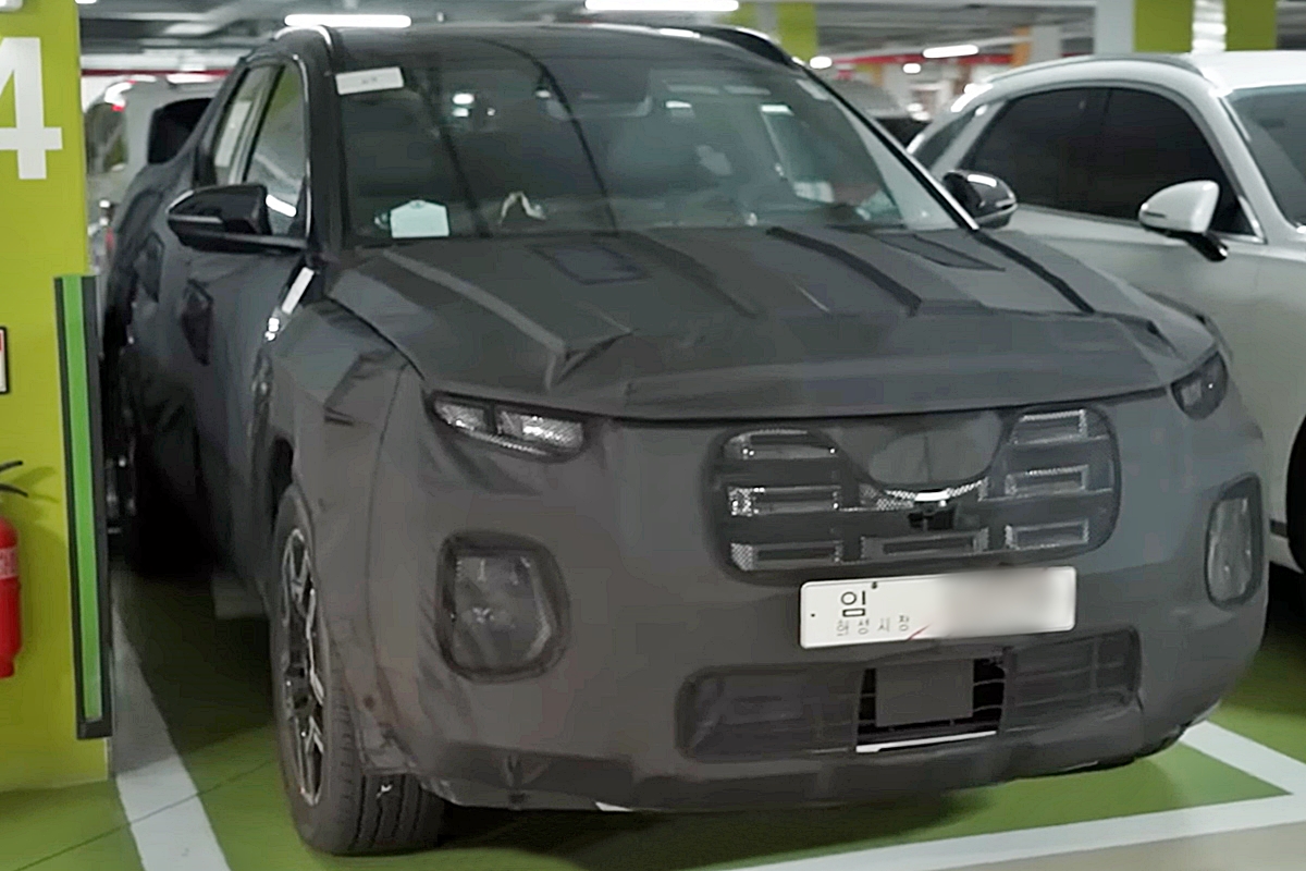 현대자동차의 북미 전용 픽업트럭 &#39;싼타크루즈&#39;의 페이스리프트 모델이 국내에서 최초로 포착됐다.