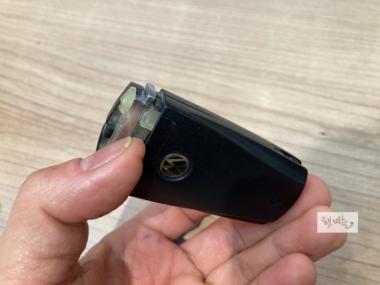 폭스바겐 구형 씨씨 (CC) 차량 리모컨 전지 교환 방법