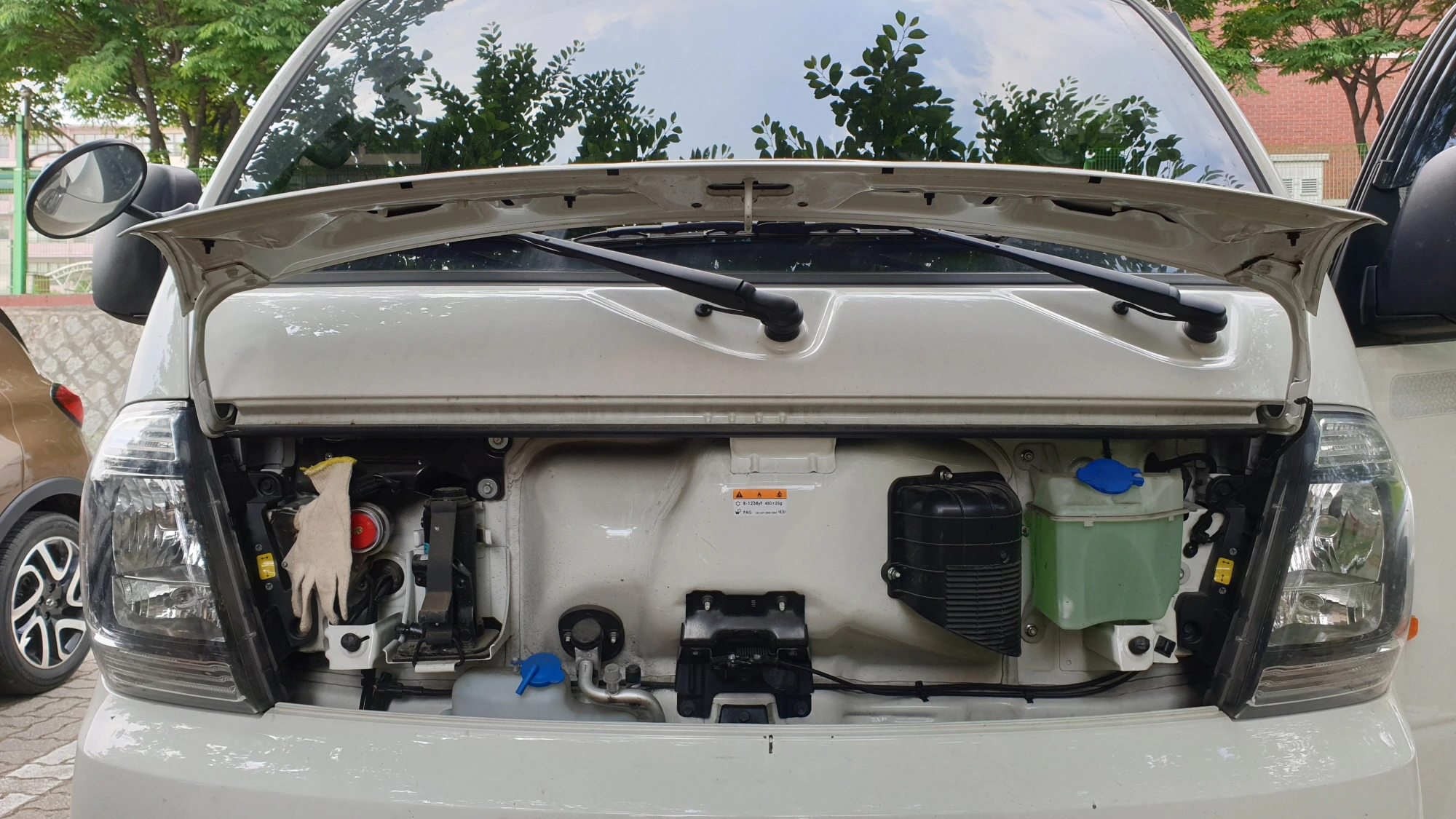 봉고 보닛 열린 모습