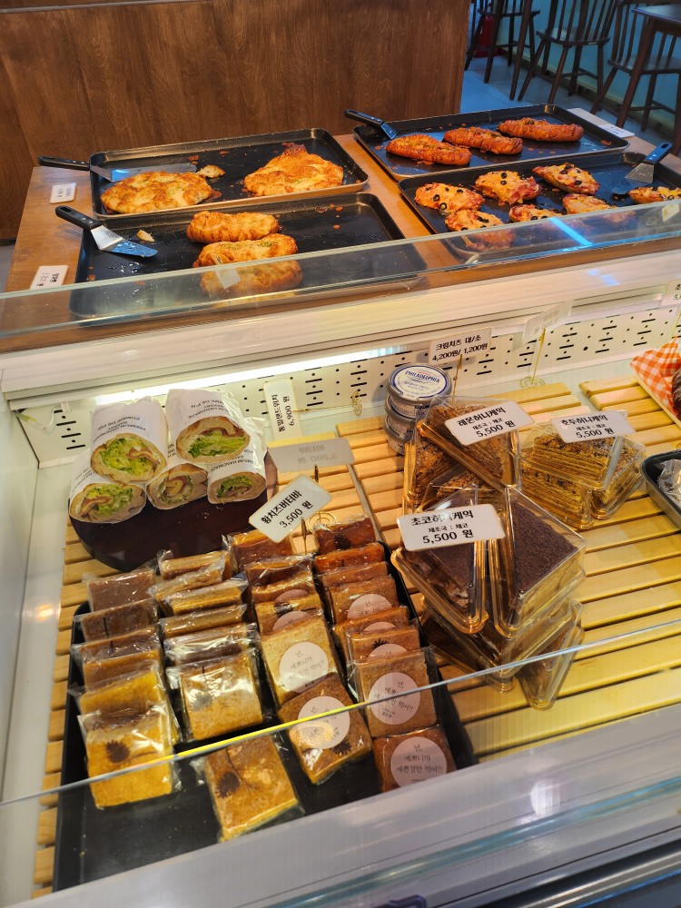 매장 안 빵 진열대