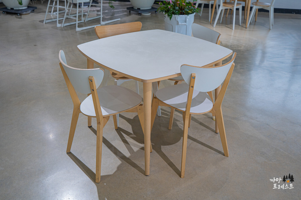파주 문지리 535 카페 테이블