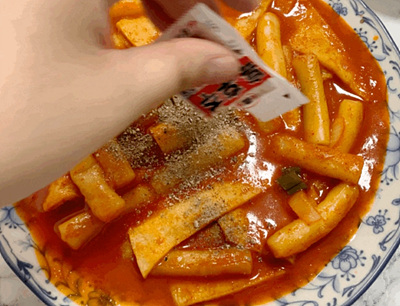 떡볶이에 후추뿌린 사진