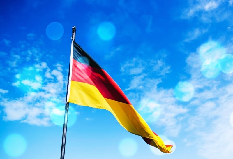 파란하늘에-독일기