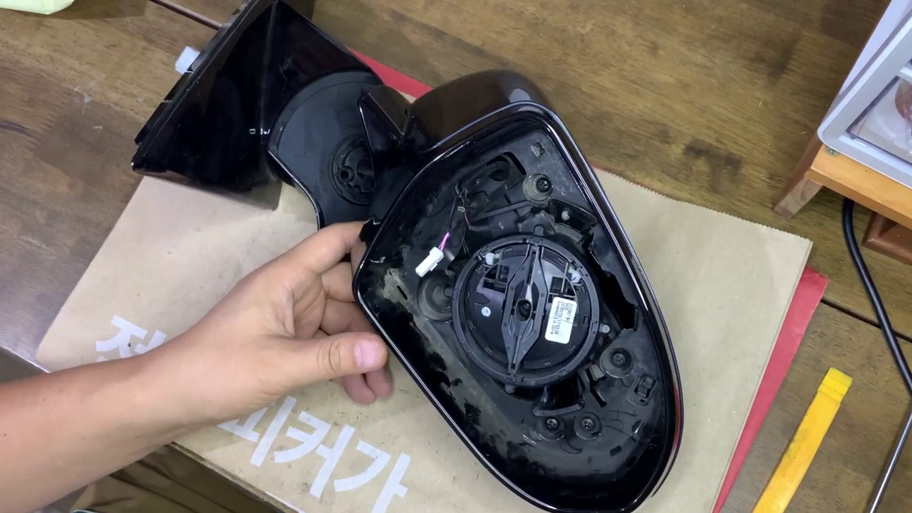 유리 안쪽 봍트 제거