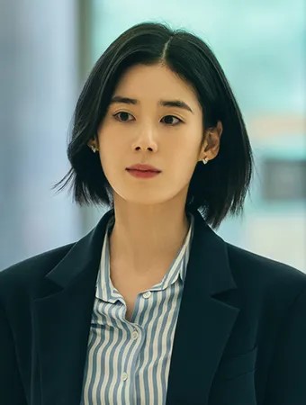 드라마 아너:그녀들의 법정의 주인공 강신재역의 정은채 홍보포스터 2 입니다.