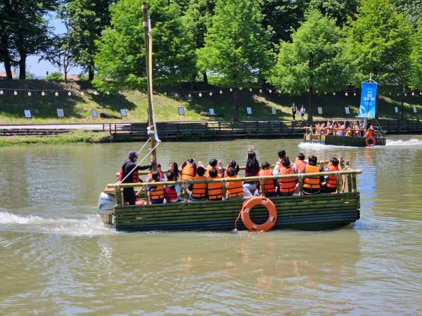 지난해 축제에서 뗏목체험1