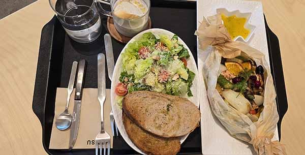 카페 식사 메뉴 플레이팅