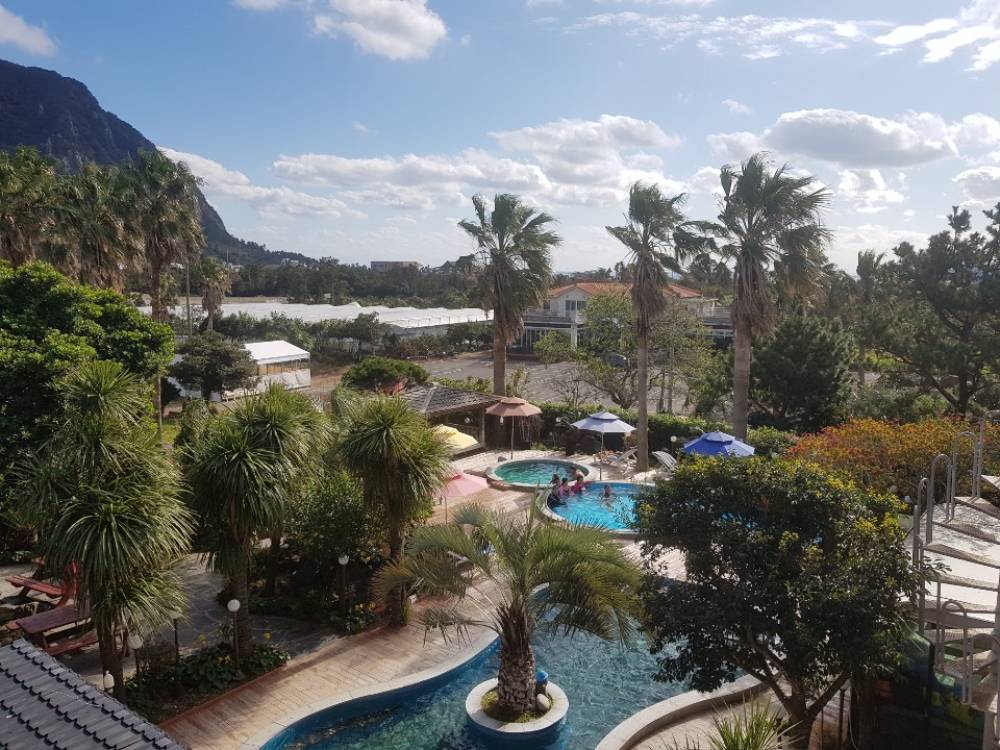 겨울 국내 온천 여행 추천 제주 산방산 탄산온천