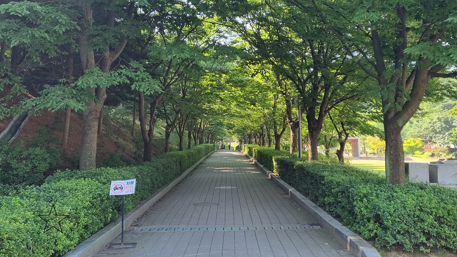 남양 성모 성지로 올라가는 길