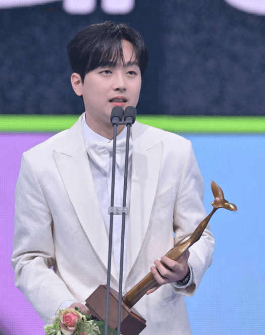 KBS-연예대상-이찬원-대상-수상