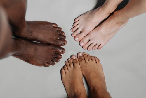 마라톤 초보 발 물집 예방 방법&amp;#44; 러닝화&middot;양말 선택부터 마찰 관리까지