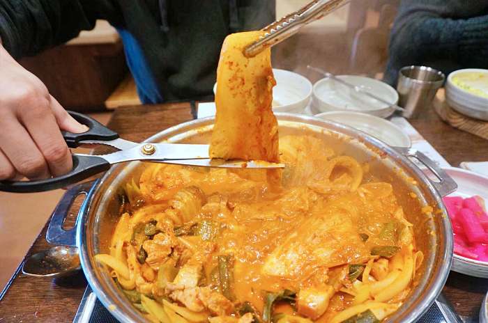 토요일은 밥이 좋아 토밥좋아 평창 봉평 묵은지 목살 찌개 전골 맛집