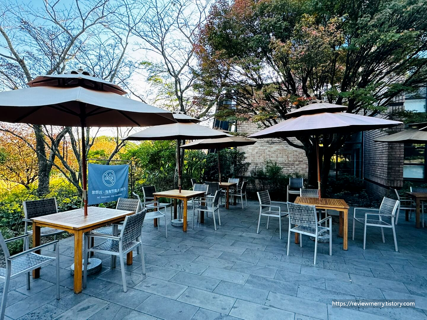 외부 카페 좌석