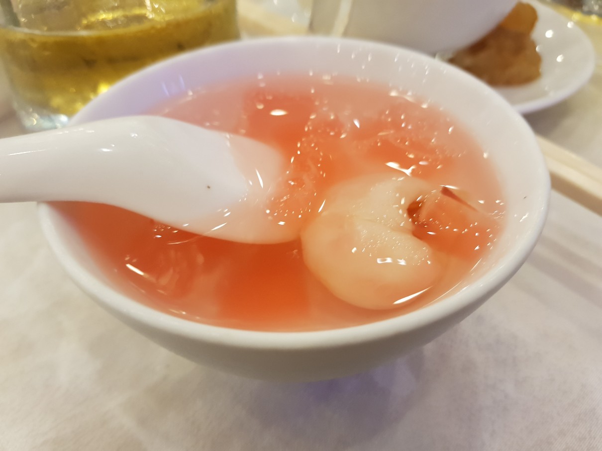 결혼식이 있던 호치민 11군의 Thuy Ta Dam Sen Restaurant - 리치와 젤리를 사용한 디저트