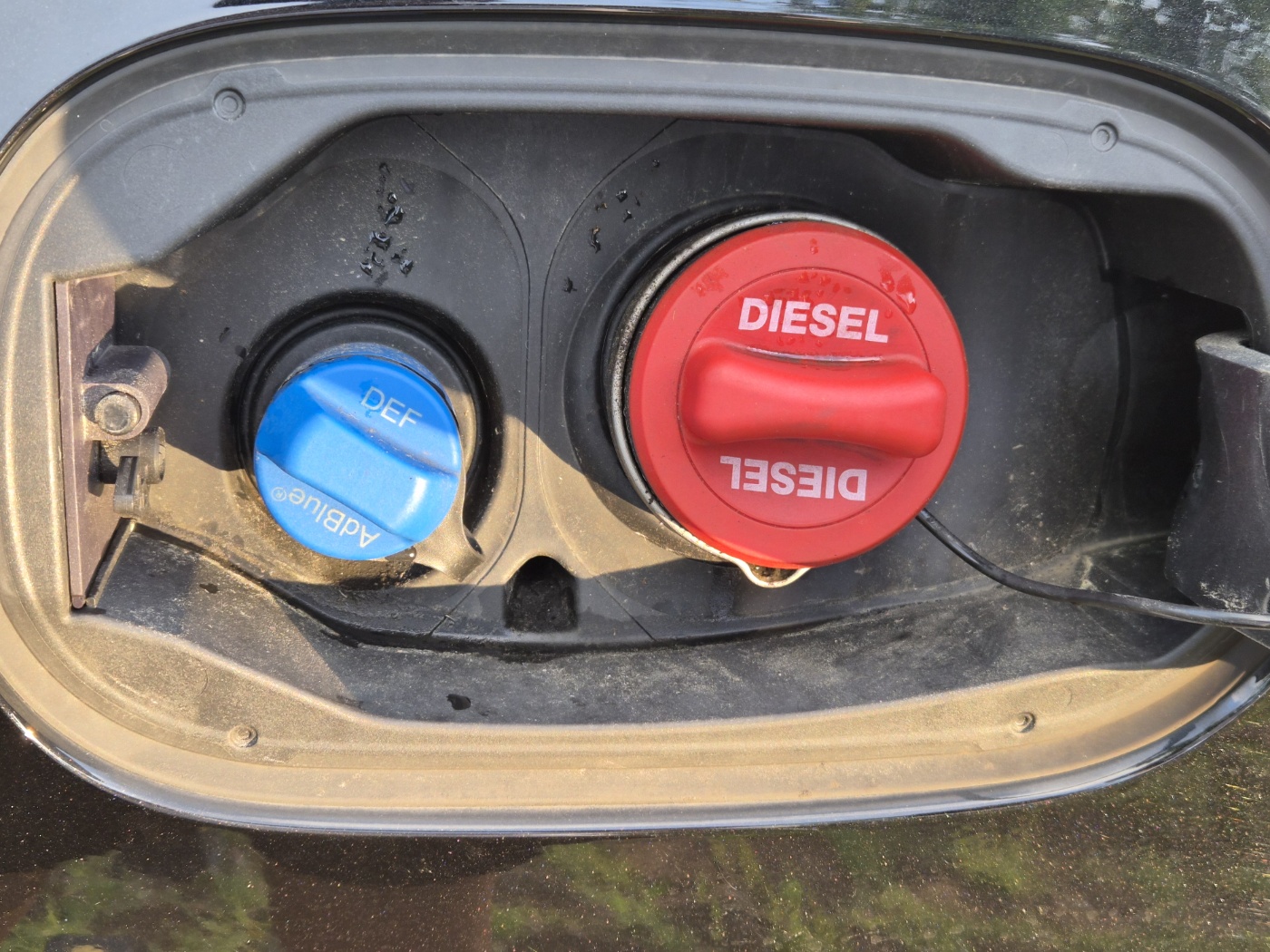 벤츠차량 연료주입구 및 요소수 주입구 위치