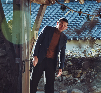 영화속에서 악역으로 나오는 황정민 모습이다