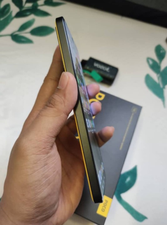 포코X6 Pro 옆면 두번째
