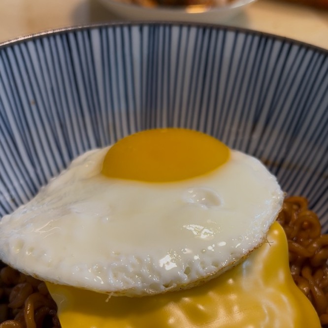 짜장라면 + 계란 + 치즈 = 짜계치