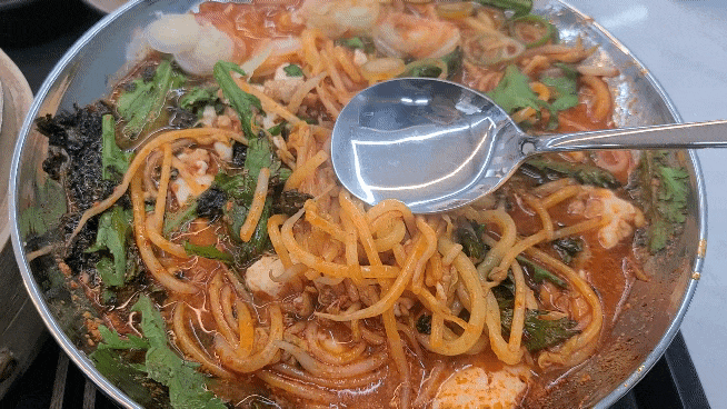 솔만두-순두부해장우동-빨간-국물