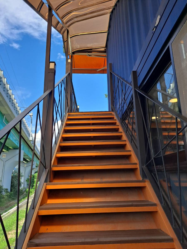 스윗카고 2층 계단