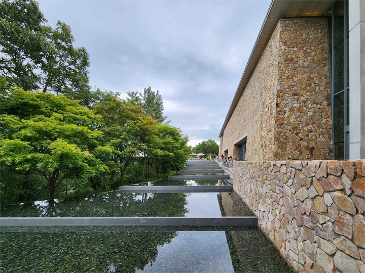 뮤지엄 본관 전경