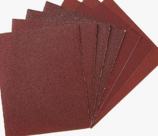 사포 작업과 수성 바니시 도포 과정